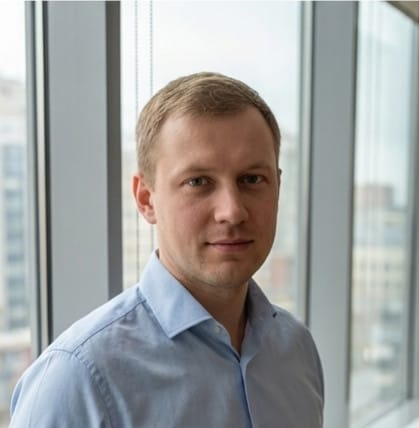 Олег Ларионов